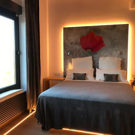 מלון Boutique Urbisol 4*